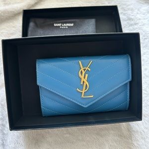 Grain de Poudre Matelasse Chevron Small Monogram Wallet Blue Clair